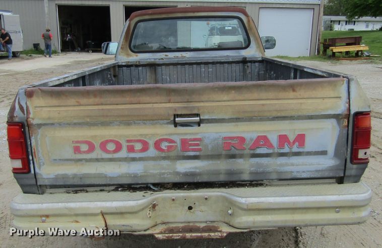 image for item IL9407 1992 Dodge Ram 150  pickup truck