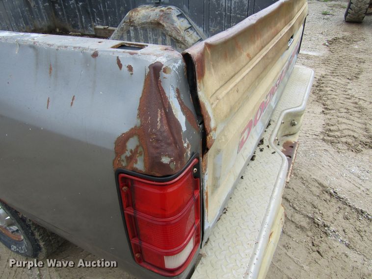 image for item IL9407 1992 Dodge Ram 150  pickup truck