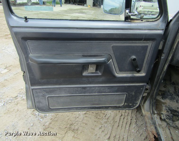 image for item IL9407 1992 Dodge Ram 150  pickup truck