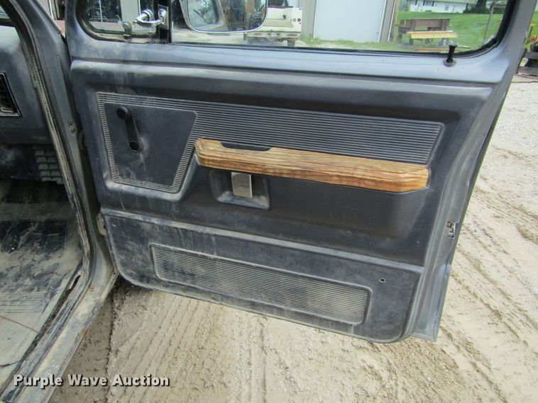 image for item IL9407 1992 Dodge Ram 150  pickup truck