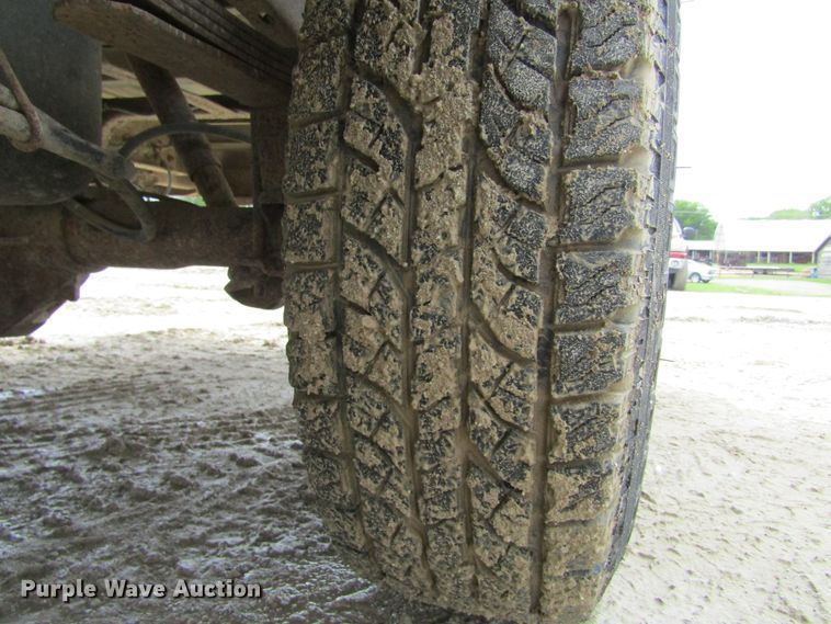 image for item IL9407 1992 Dodge Ram 150  pickup truck