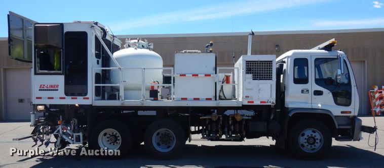 image for item IL9825 2002 Chevrolet T7500  paint striper truck