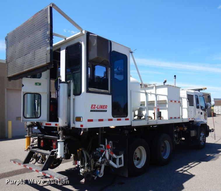 image for item IL9825 2002 Chevrolet T7500  paint striper truck