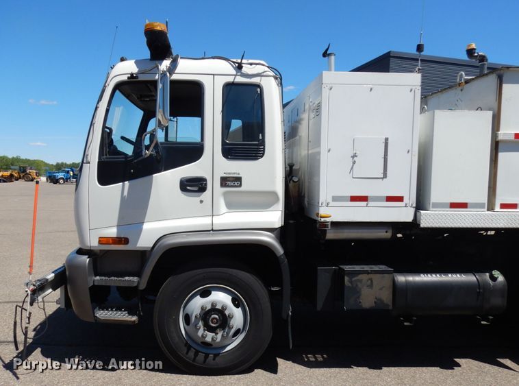 image for item IL9825 2002 Chevrolet T7500  paint striper truck