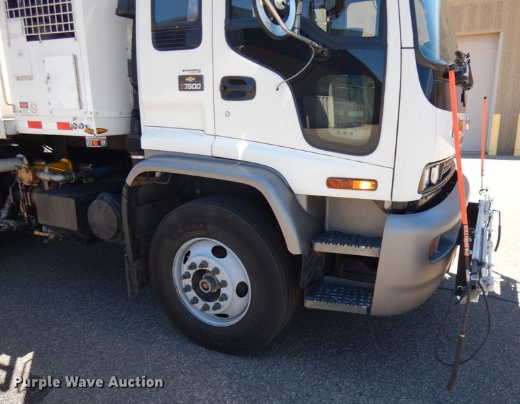 image for item IL9825 2002 Chevrolet T7500  paint striper truck