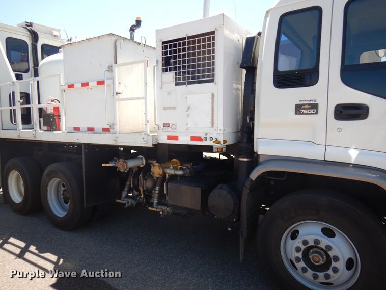 image for item IL9825 2002 Chevrolet T7500  paint striper truck