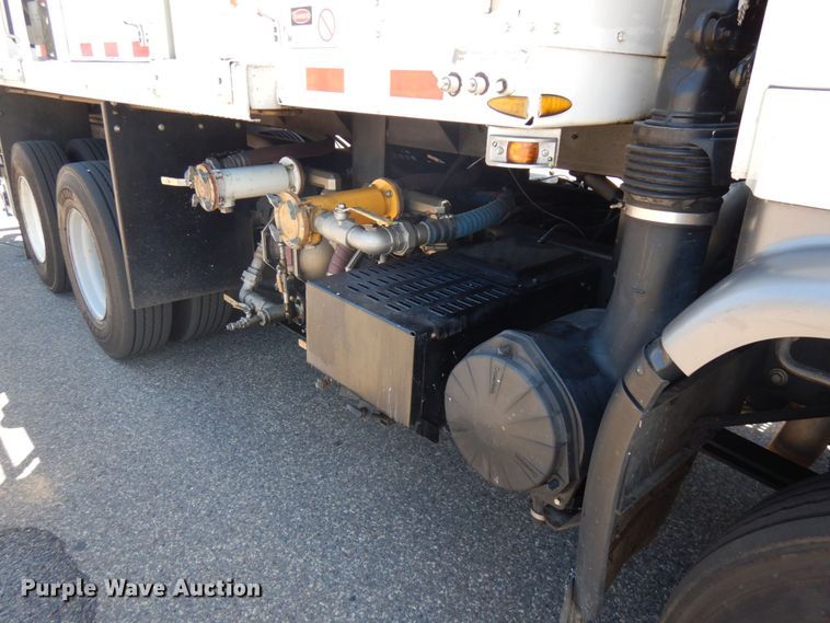 image for item IL9825 2002 Chevrolet T7500  paint striper truck