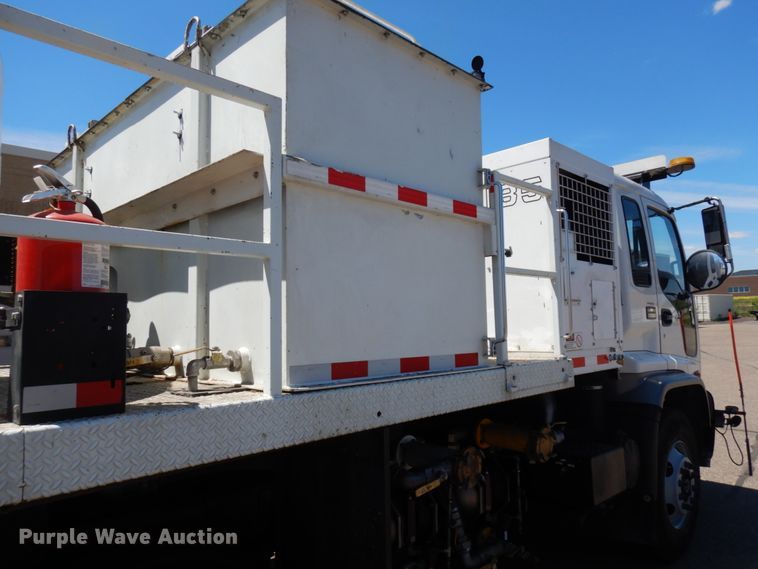 image for item IL9825 2002 Chevrolet T7500  paint striper truck