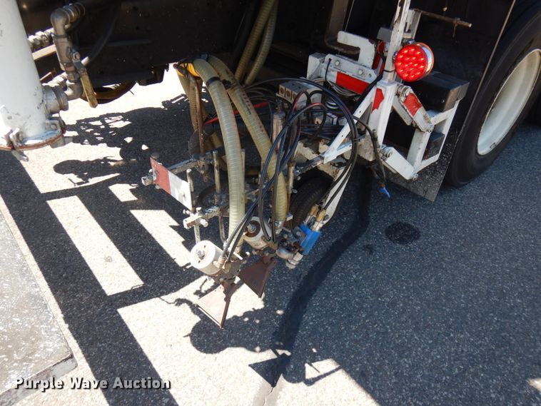 image for item IL9825 2002 Chevrolet T7500  paint striper truck