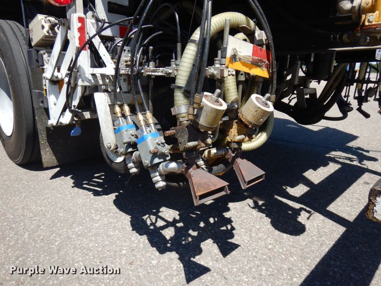 image for item IL9825 2002 Chevrolet T7500  paint striper truck