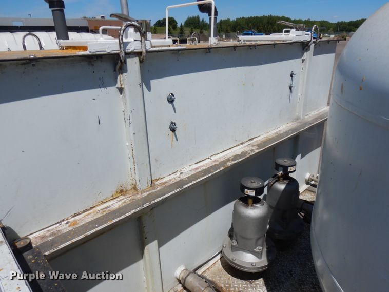 image for item IL9825 2002 Chevrolet T7500  paint striper truck