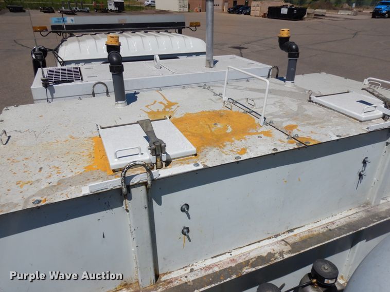 image for item IL9825 2002 Chevrolet T7500  paint striper truck