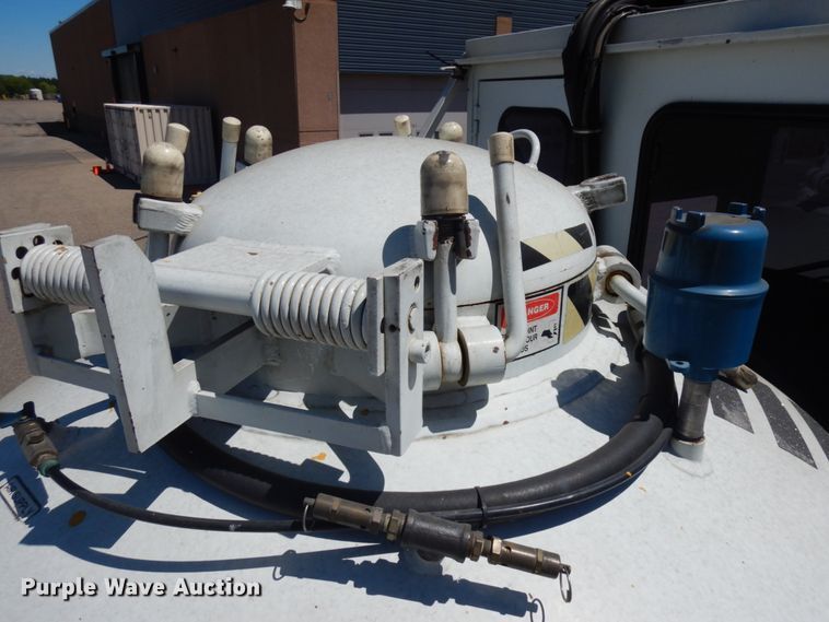 image for item IL9825 2002 Chevrolet T7500  paint striper truck