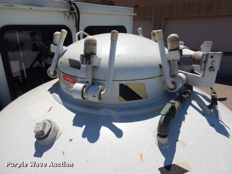 image for item IL9825 2002 Chevrolet T7500  paint striper truck