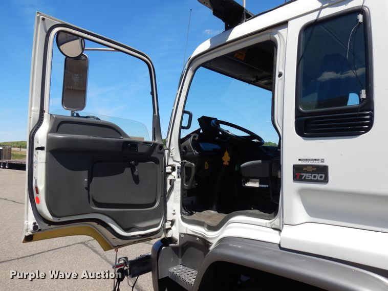 image for item IL9825 2002 Chevrolet T7500  paint striper truck