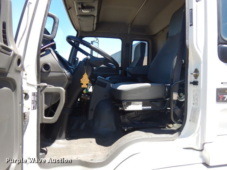 image for item IL9825 2002 Chevrolet T7500  paint striper truck