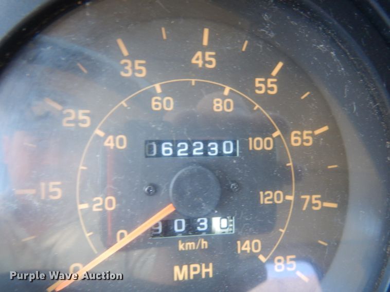 image for item IL9825 2002 Chevrolet T7500  paint striper truck