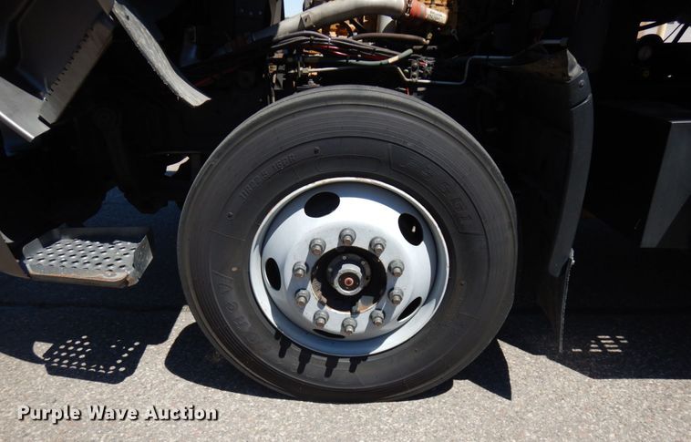 image for item IL9825 2002 Chevrolet T7500  paint striper truck