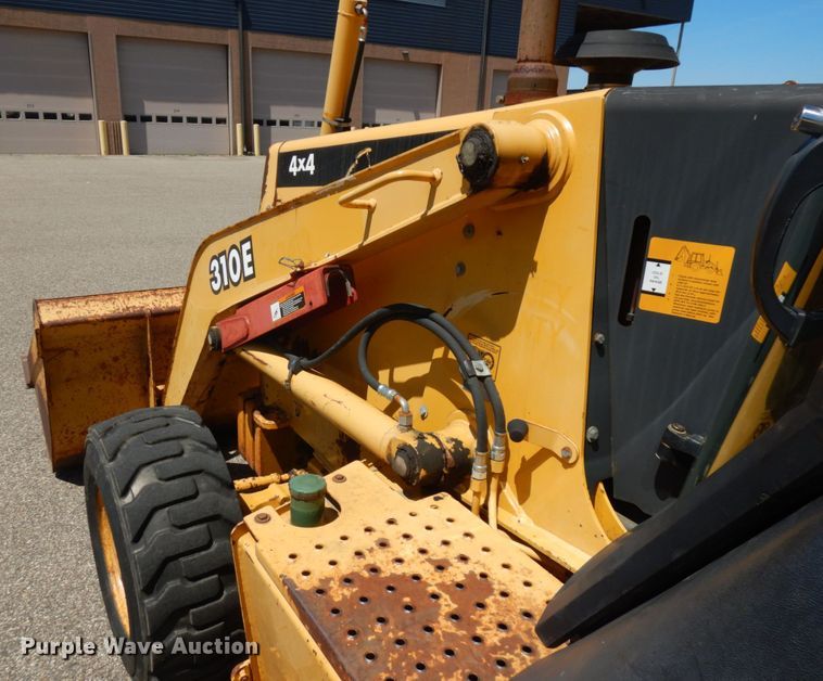 image for item IL9826 1999 John Deere 310E  backhoe