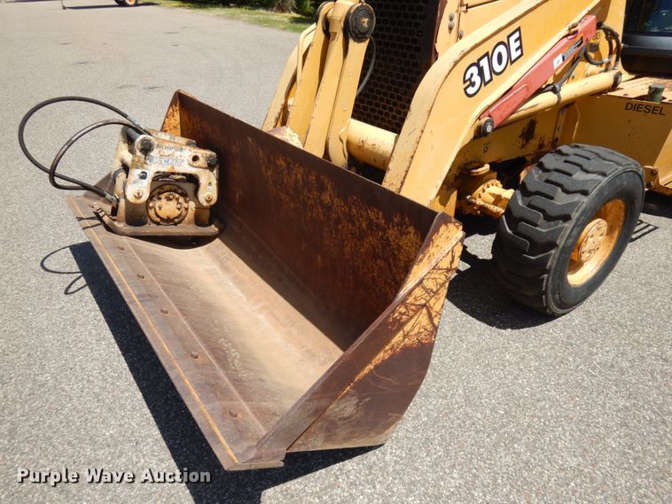 image for item IL9826 1999 John Deere 310E  backhoe