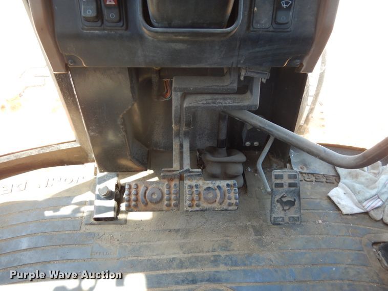 image for item IL9826 1999 John Deere 310E  backhoe