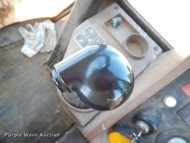 image for item IL9826 1999 John Deere 310E  backhoe