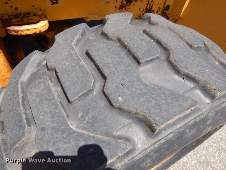 image for item IL9826 1999 John Deere 310E  backhoe