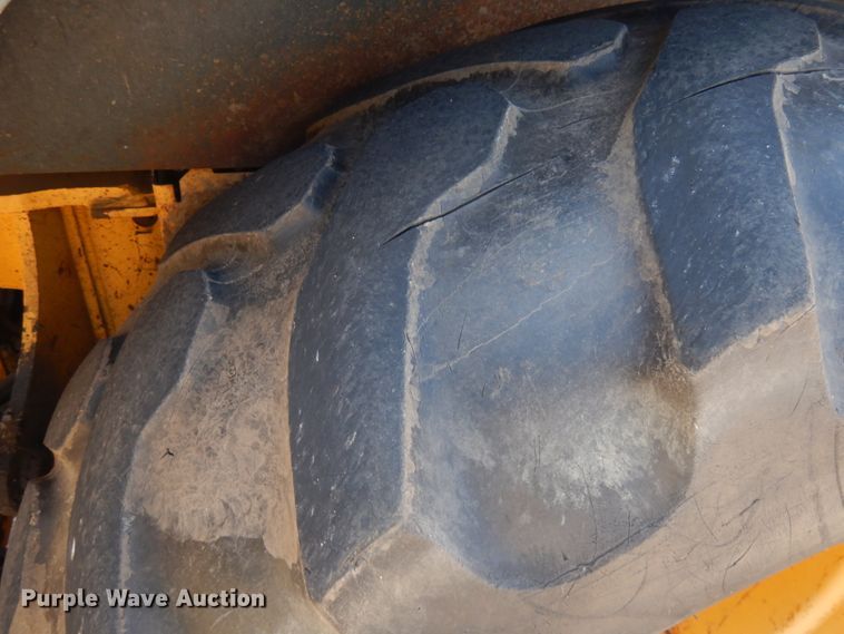 image for item IL9826 1999 John Deere 310E  backhoe