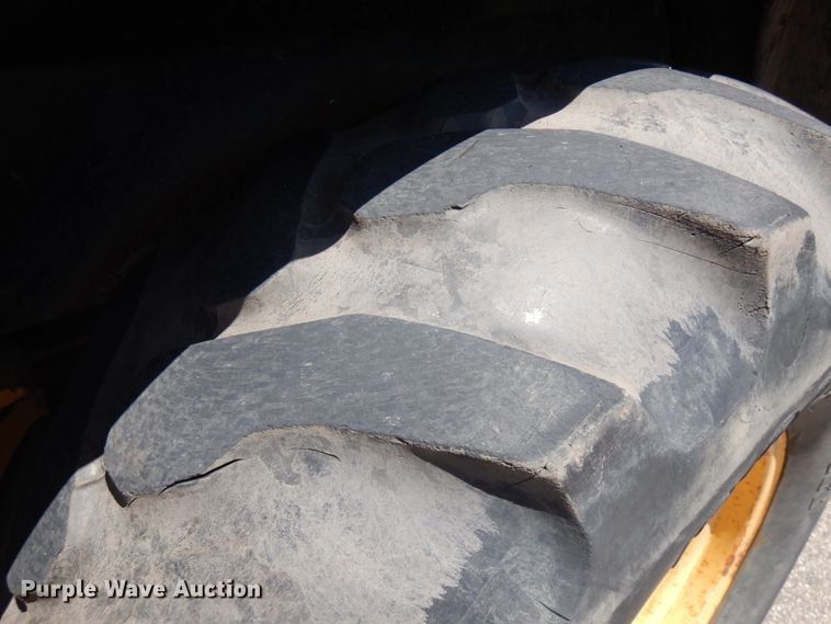 image for item IL9826 1999 John Deere 310E  backhoe