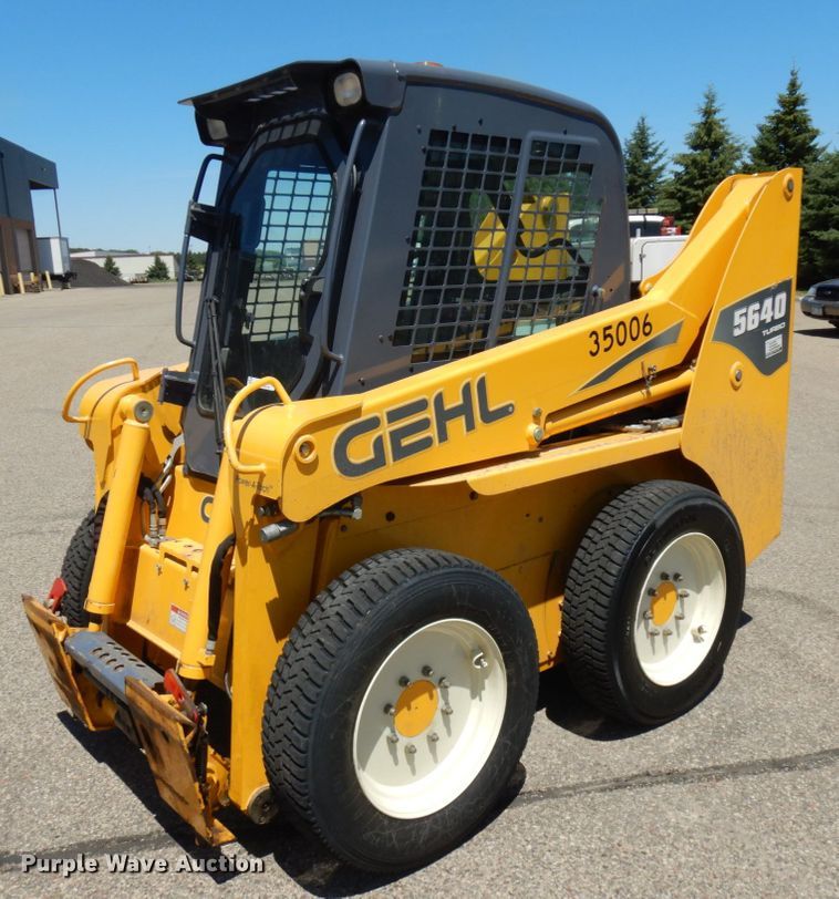 image for item IL9827 2005 Gehl 5640  skid steer loader