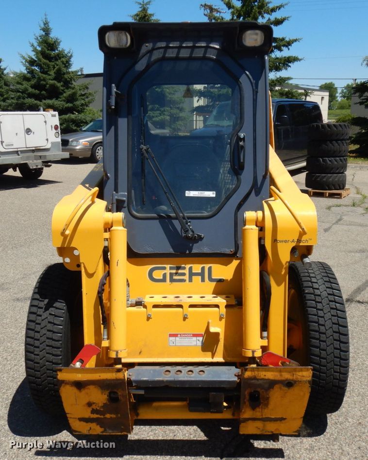 image for item IL9827 2005 Gehl 5640  skid steer loader