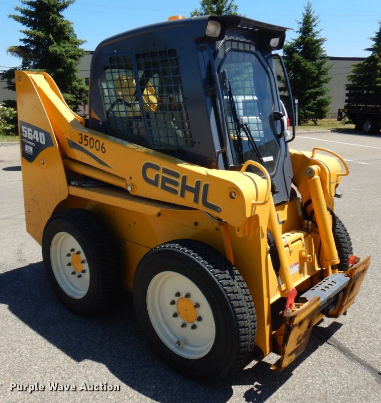 image for item IL9827 2005 Gehl 5640  skid steer loader
