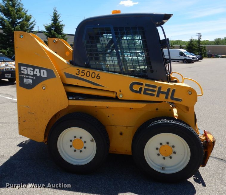 image for item IL9827 2005 Gehl 5640  skid steer loader