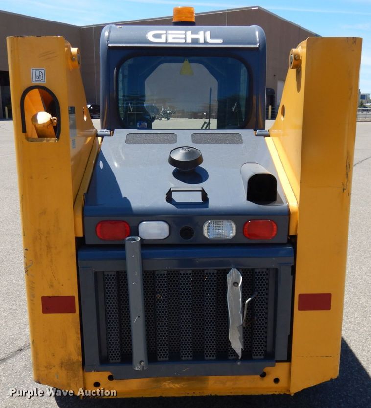 image for item IL9827 2005 Gehl 5640  skid steer loader