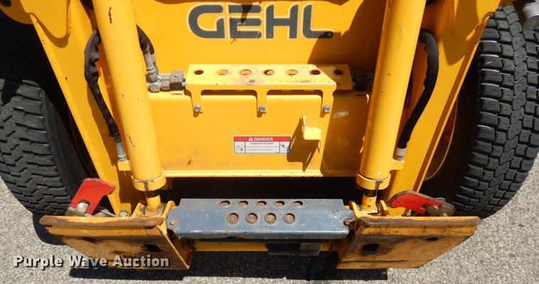 image for item IL9827 2005 Gehl 5640  skid steer loader