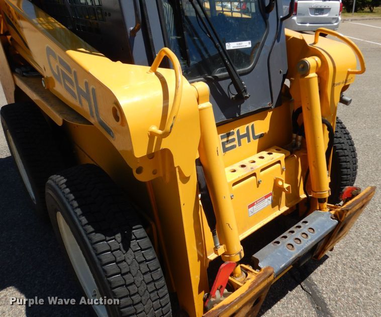 image for item IL9827 2005 Gehl 5640  skid steer loader