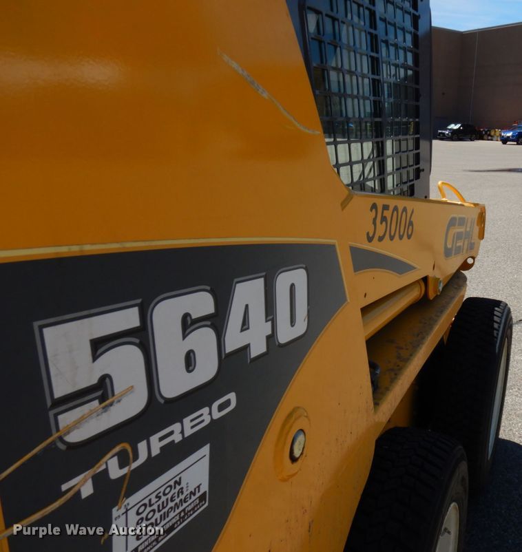 image for item IL9827 2005 Gehl 5640  skid steer loader