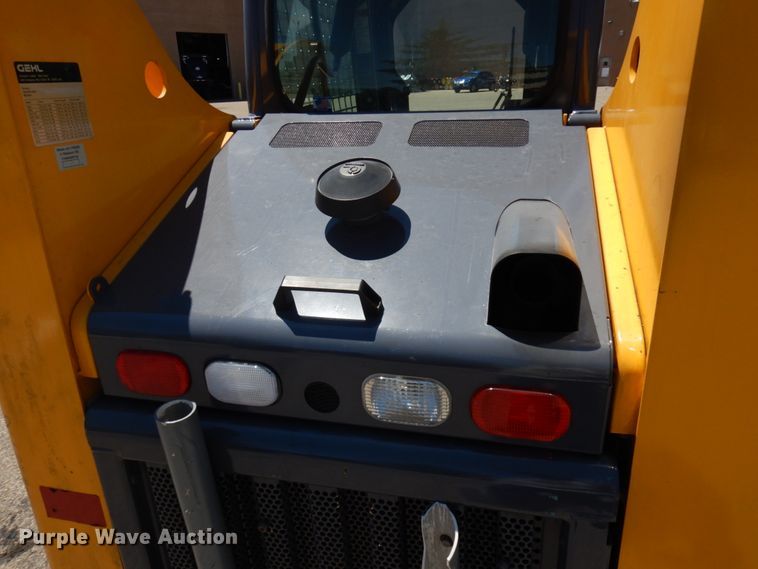 image for item IL9827 2005 Gehl 5640  skid steer loader