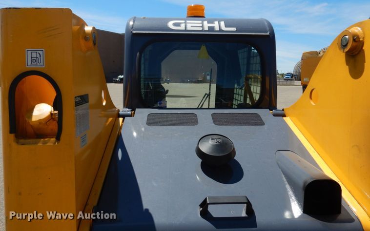 image for item IL9827 2005 Gehl 5640  skid steer loader