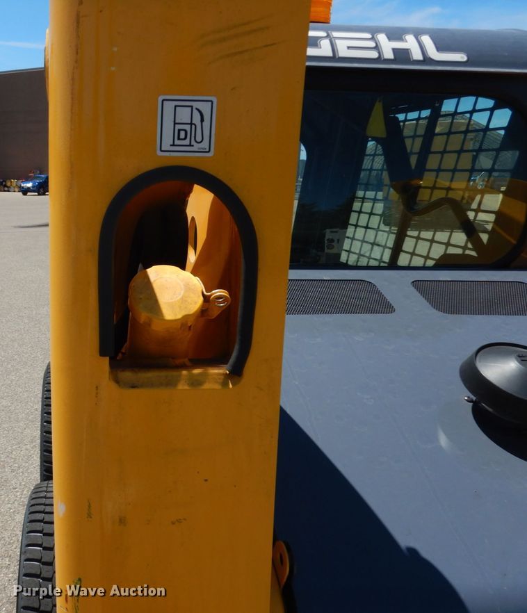 image for item IL9827 2005 Gehl 5640  skid steer loader