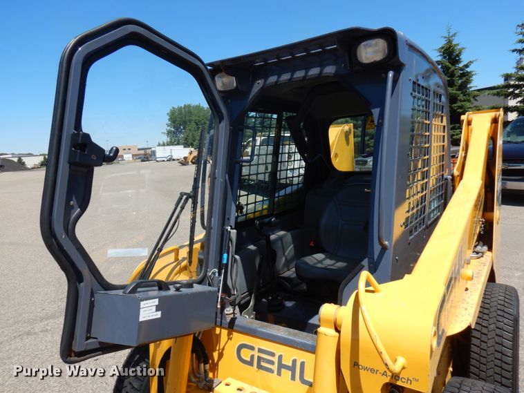 image for item IL9827 2005 Gehl 5640  skid steer loader