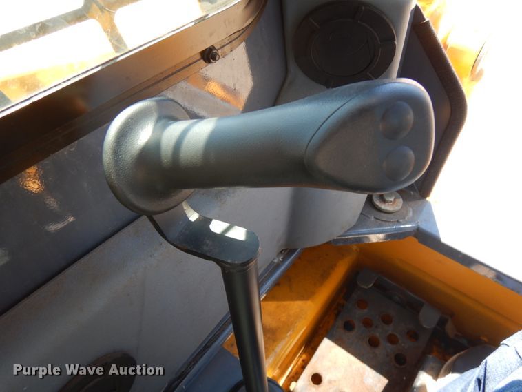 image for item IL9827 2005 Gehl 5640  skid steer loader