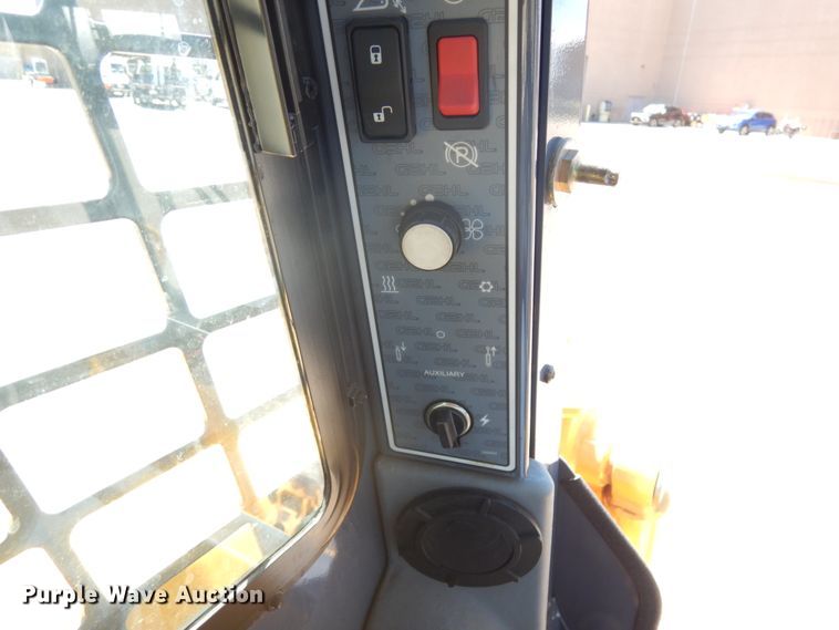 image for item IL9827 2005 Gehl 5640  skid steer loader