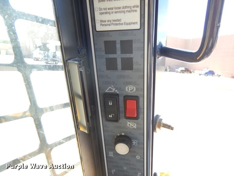 image for item IL9827 2005 Gehl 5640  skid steer loader