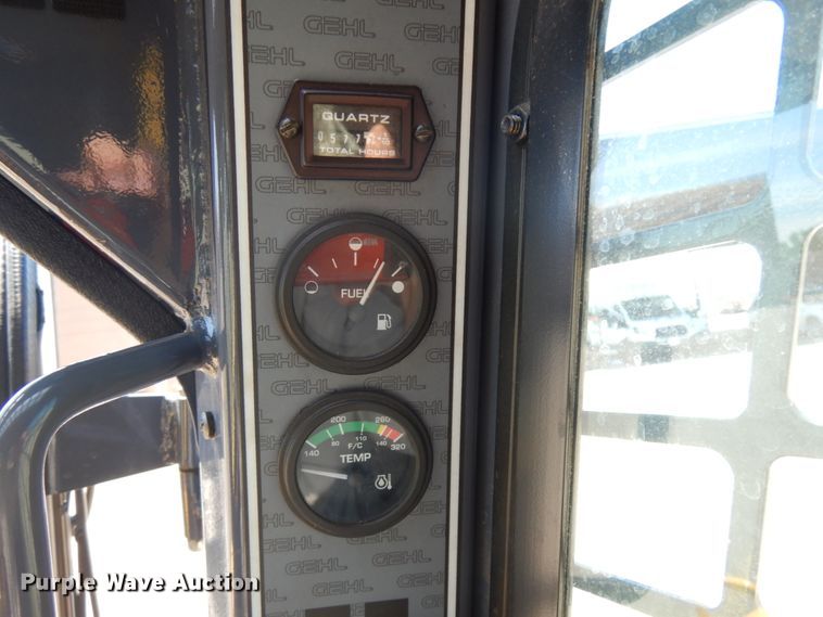 image for item IL9827 2005 Gehl 5640  skid steer loader