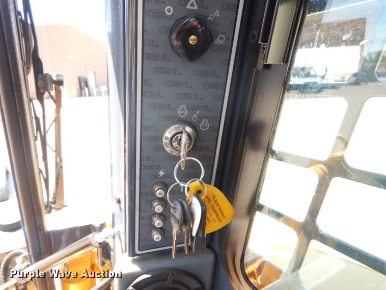 image for item IL9827 2005 Gehl 5640  skid steer loader