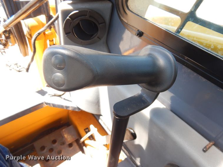 image for item IL9827 2005 Gehl 5640  skid steer loader