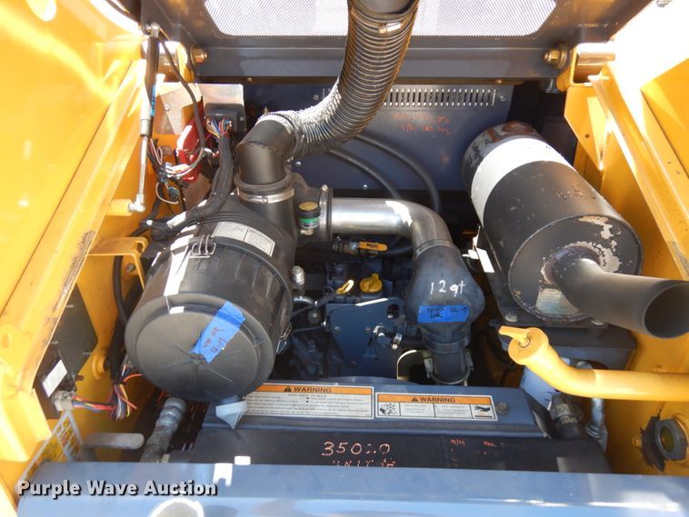 image for item IL9827 2005 Gehl 5640  skid steer loader