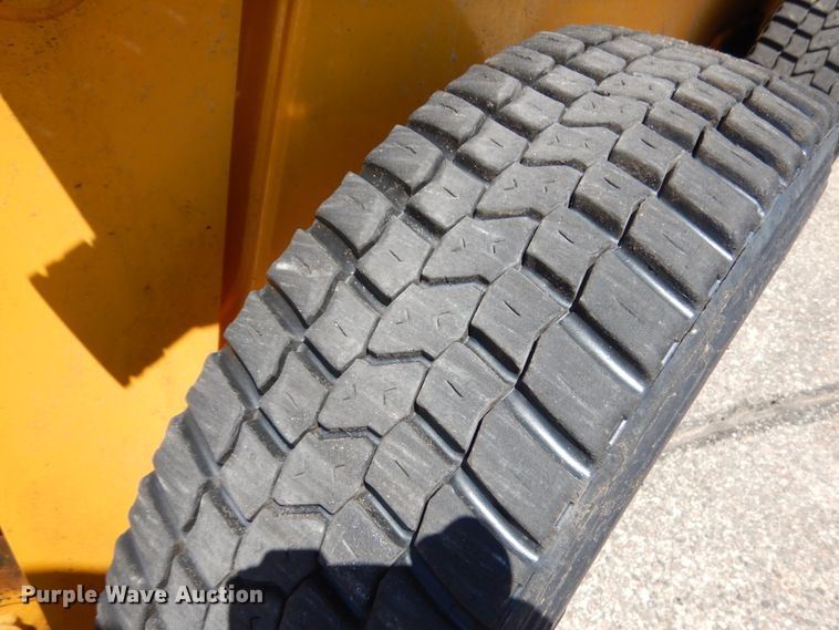 image for item IL9827 2005 Gehl 5640  skid steer loader