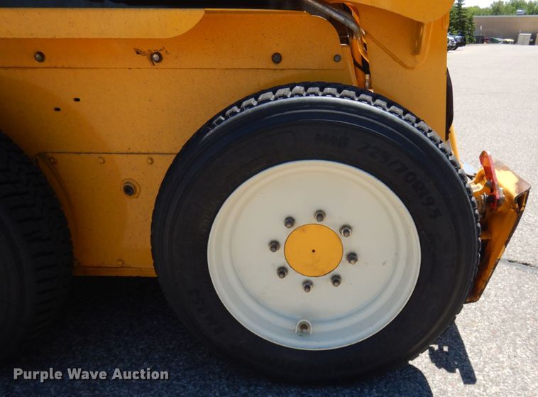 image for item IL9827 2005 Gehl 5640  skid steer loader